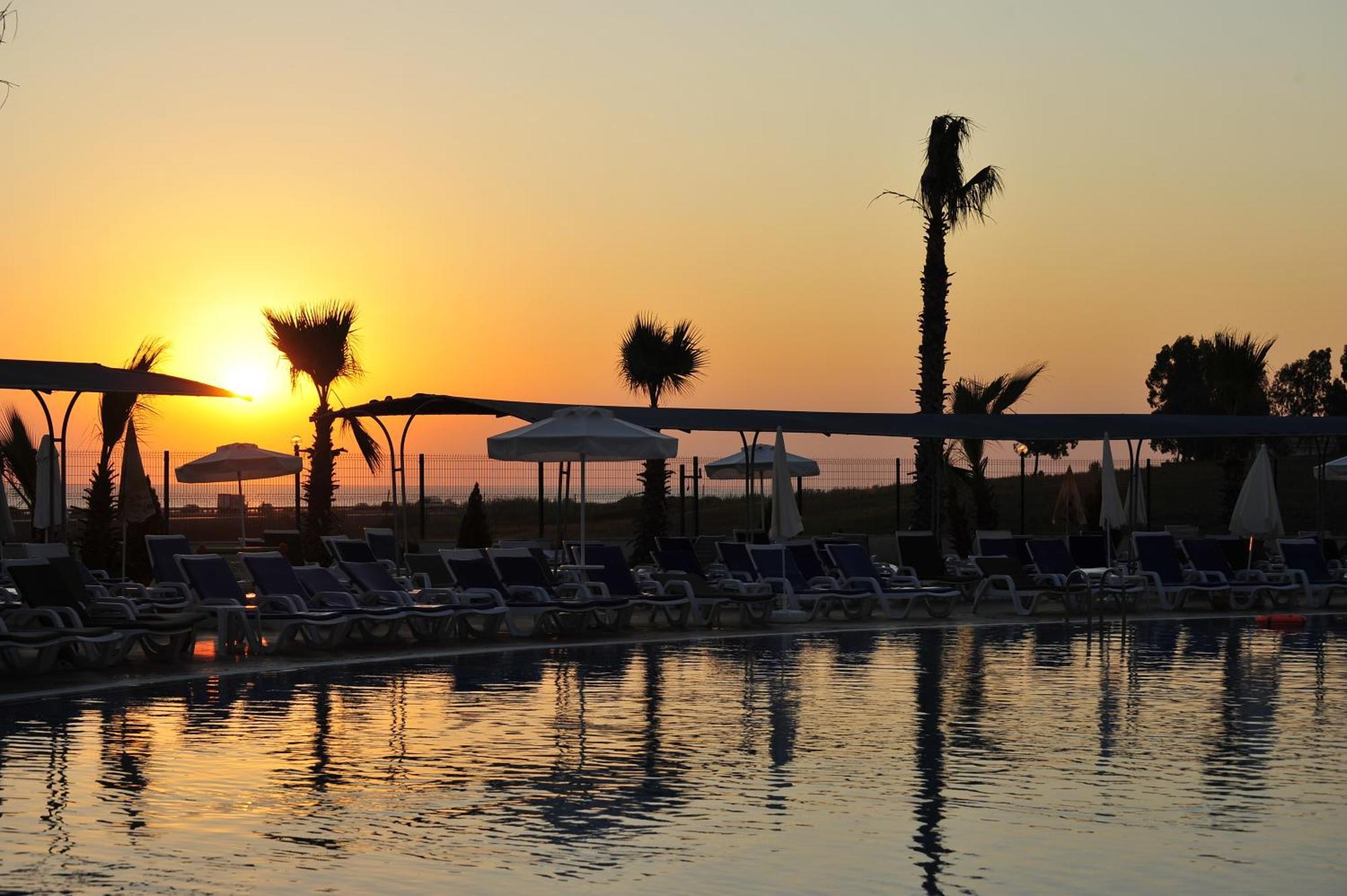 Cenger Beach Resort Spa Kızılot Esterno foto